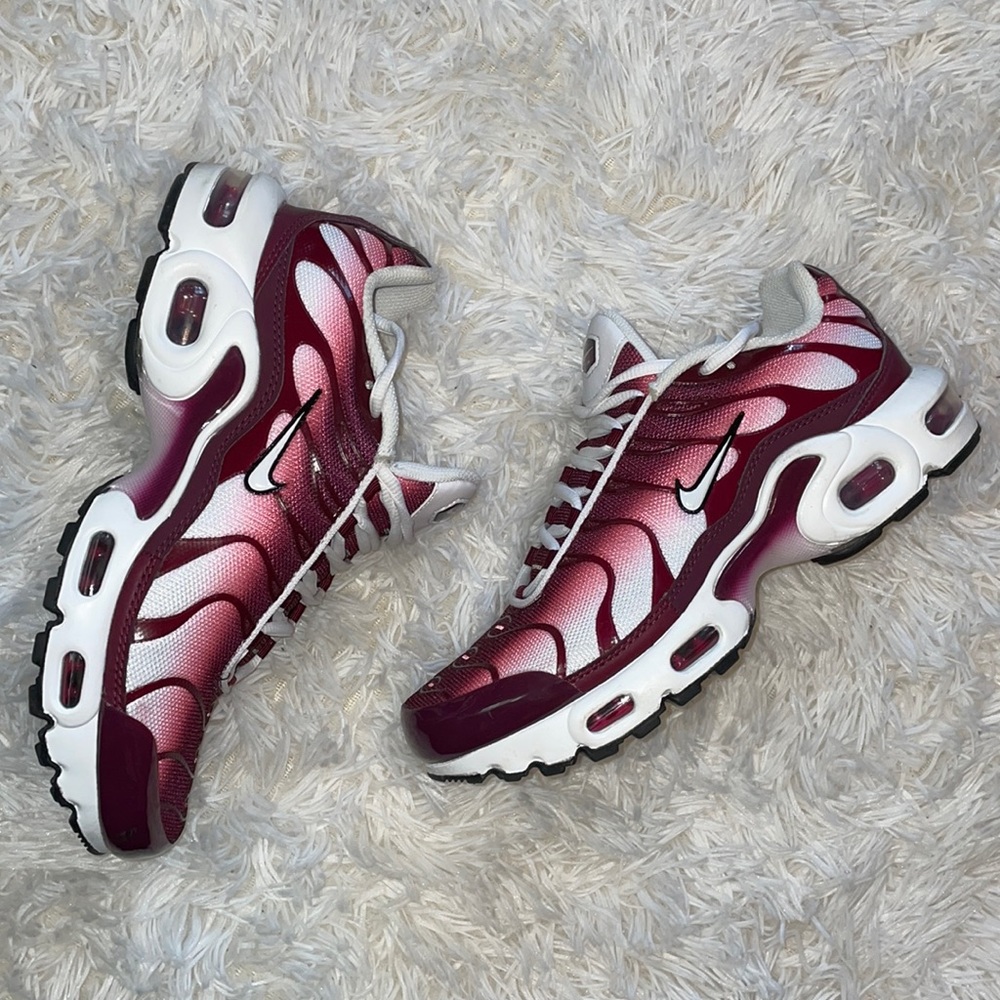 Nike Air Max Plus beet root color!